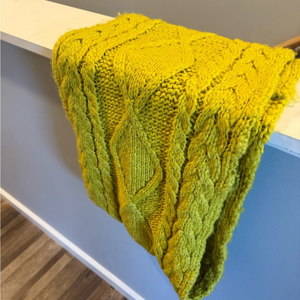 Cozy Knit scarf in Vibrant Yellow